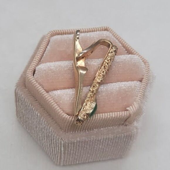SWANK Gold Tone Tie Clip - Picture 3 of 4